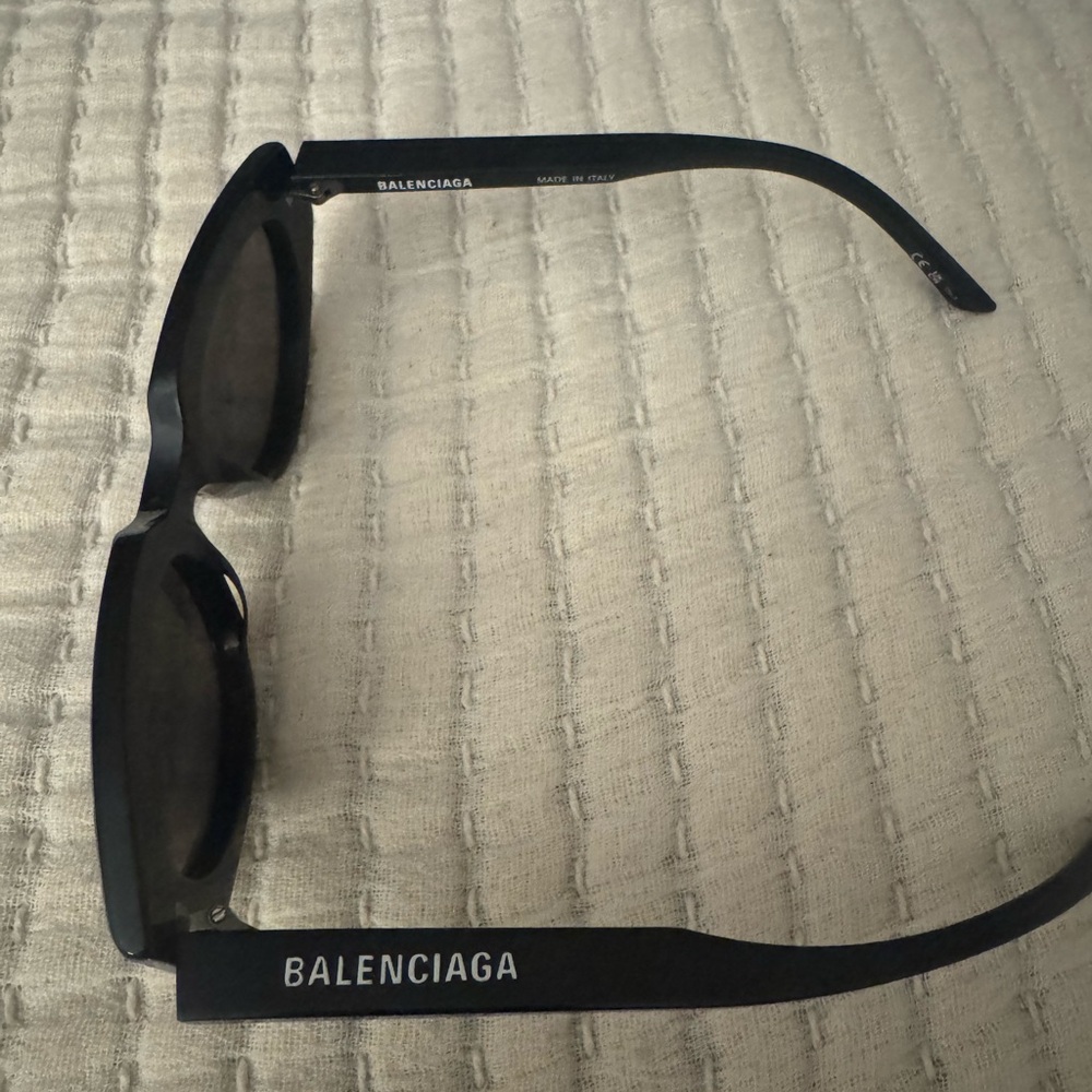 Balenciaga Black Cat-Eye Sunglasses Retro Chic